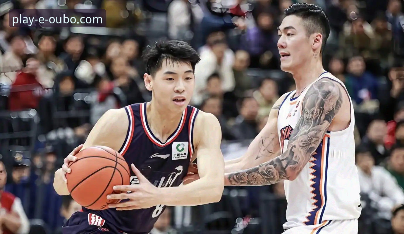上海男篮12连胜巩固榜首之战：一场流畅的攻防转换深度评测